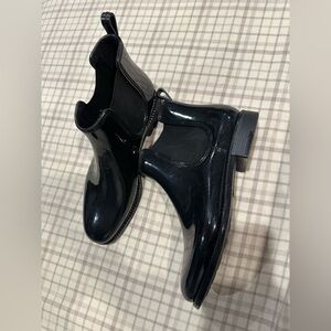 Elegant Shiny Black Ankle rain boots by Henry Ferrera; size 9